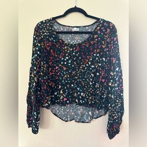 Crop botton front black floral blouse.